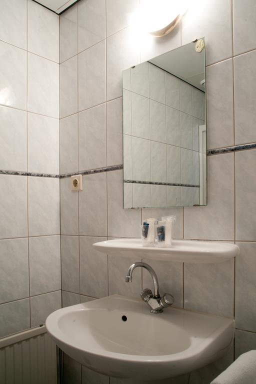 Hotel Het Gemeentehuis Uithuizen Номер фото